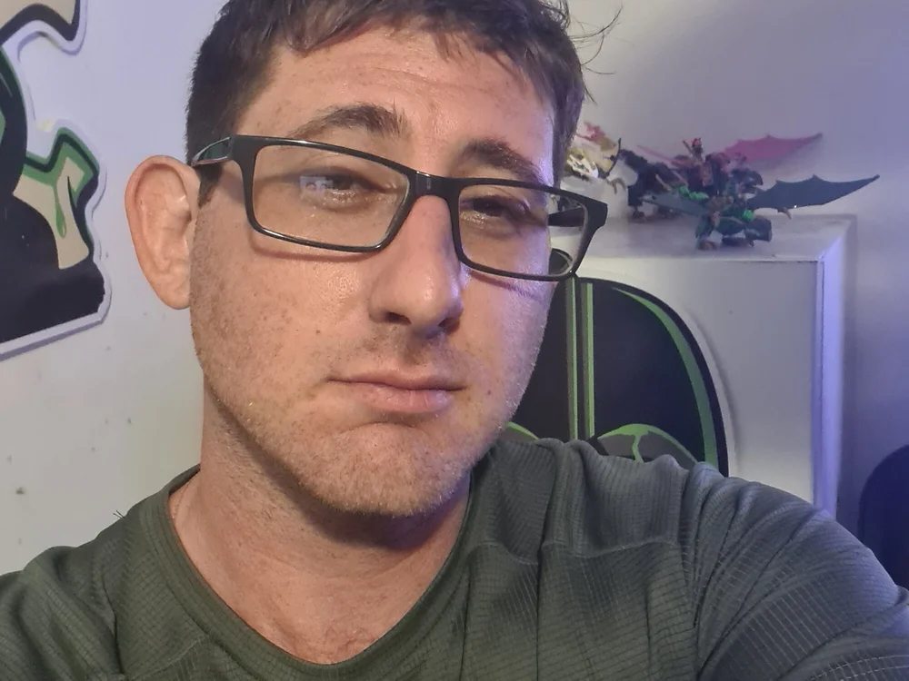 Rowan999n Offline XXX chat