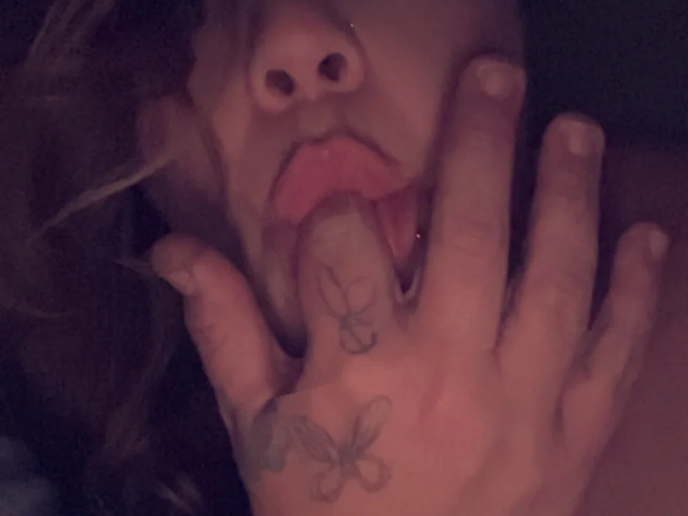 1anOnlyHoTTLuLu's Offline XXX Chat