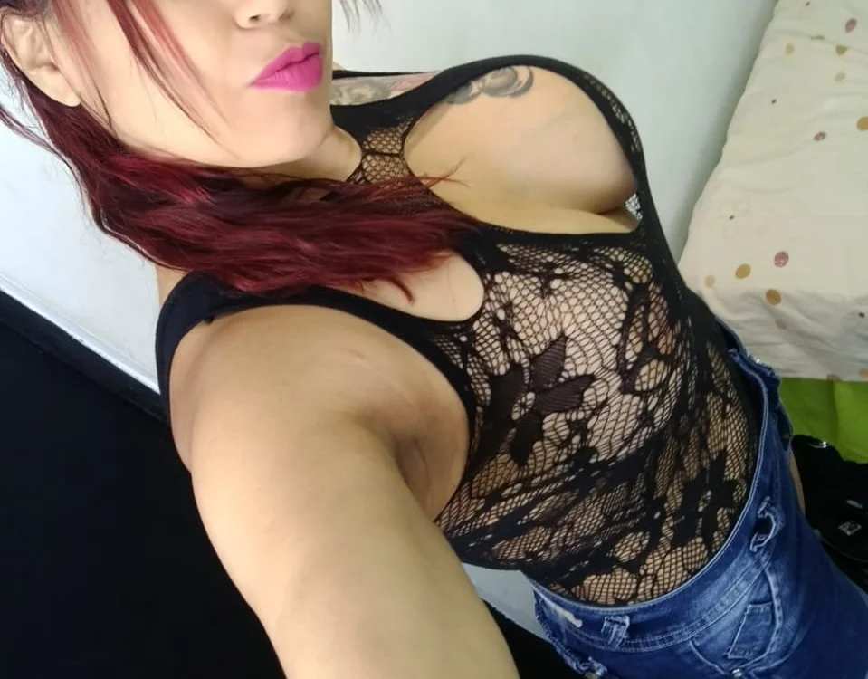 roxxandaringhot's Offline XXX Chat