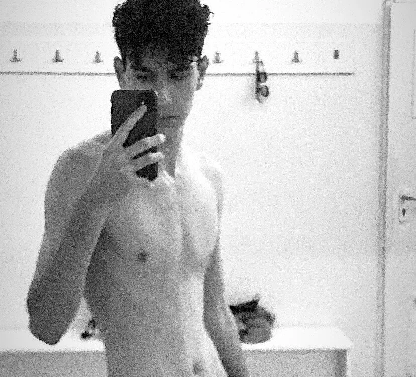 Andrei_992のオフラインXXXチャット