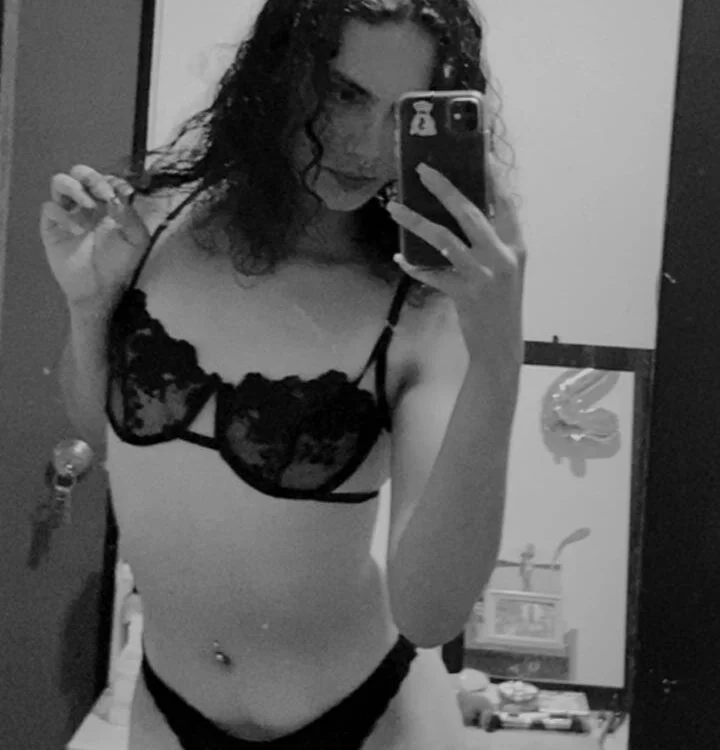 LiaRosh_n Offline XXX chat