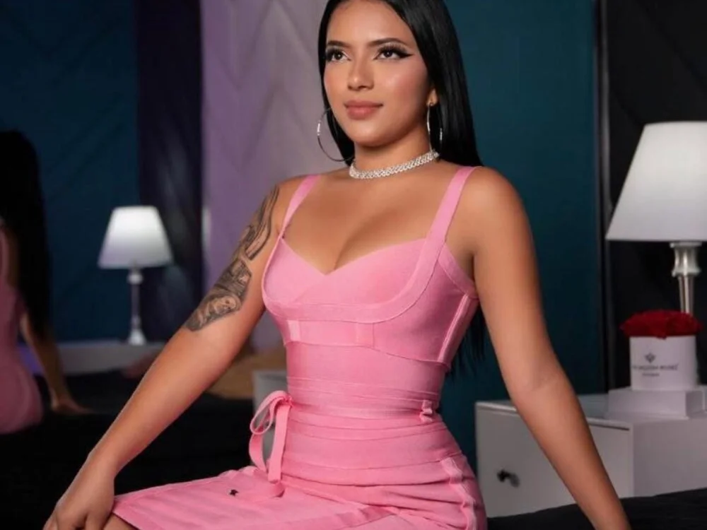 KhloeBellini Offline XXX-Chat