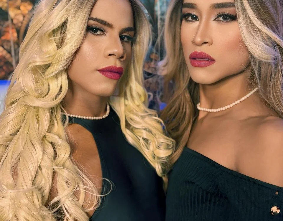 Couple_MysticyKloeh's Offline Chat Room