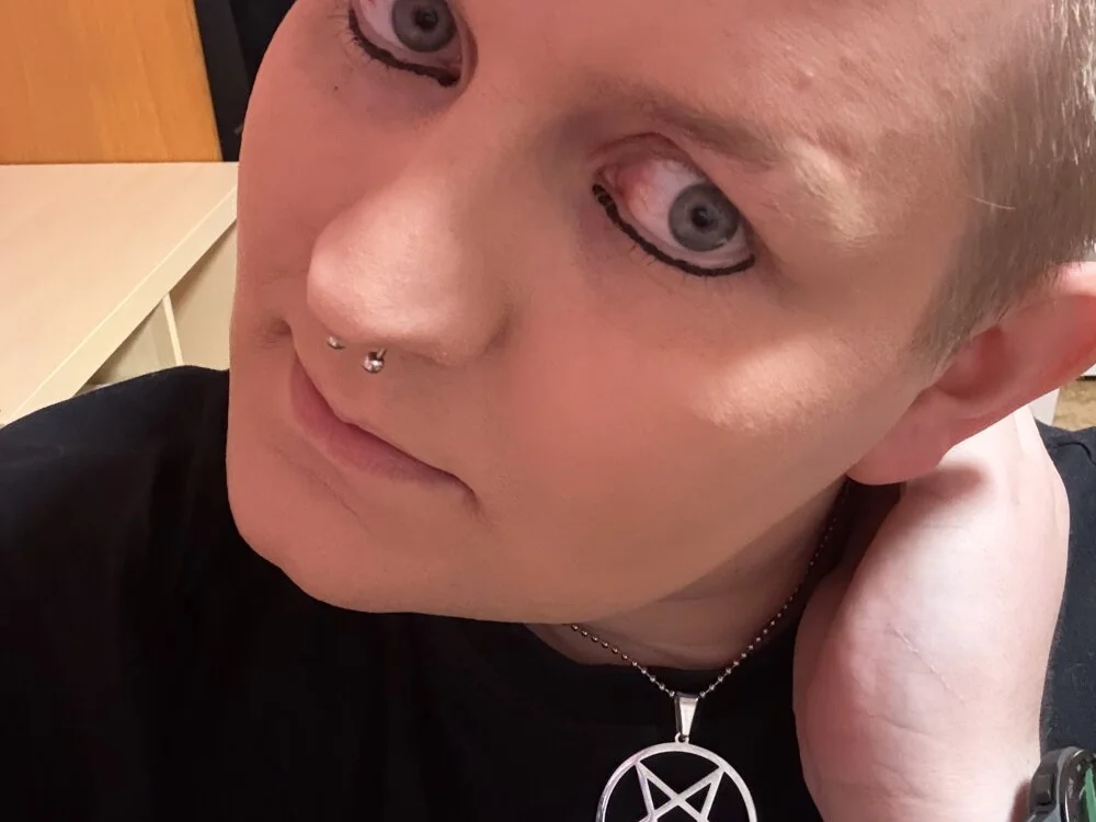 Офлайн-чат XXX Xyra_Noir