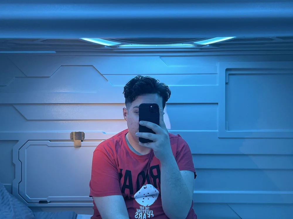 fatbottom19yo's Offline Chat Room