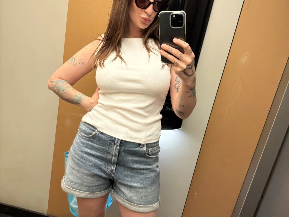 SpicyChocolate111 Adlı Modelin Çevrimdışı XXX Sohbeti