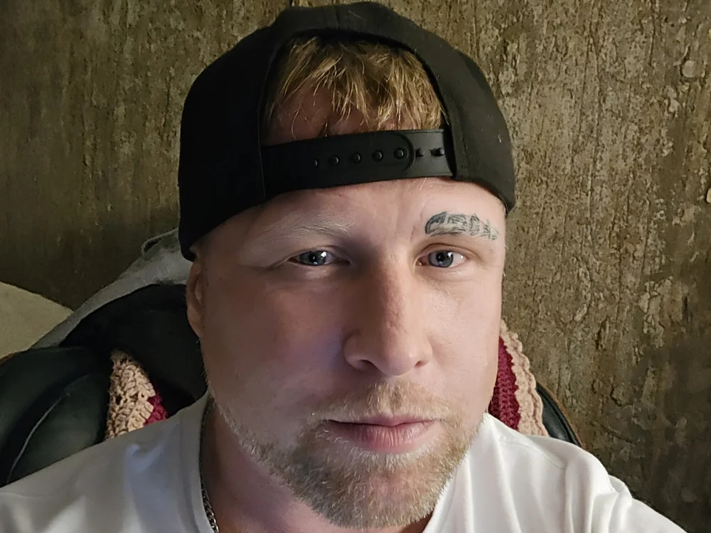 danielson83's Offline Chat Room