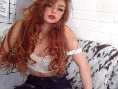 __SARISEXSY__ on StripChat