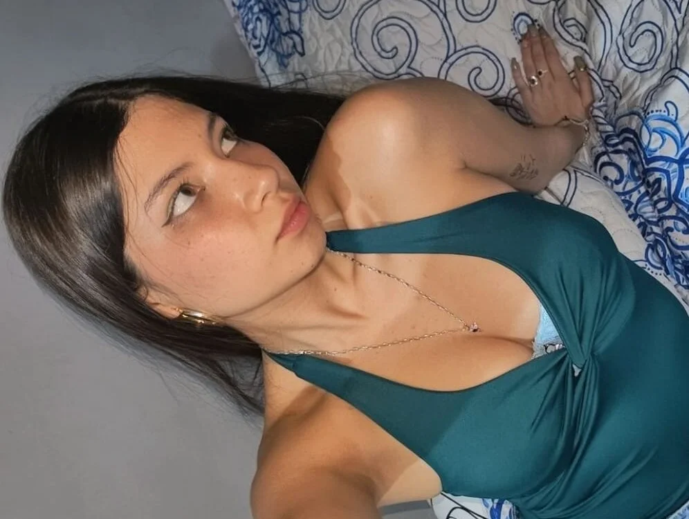 Malia_Maccoll Offline XXX-Chat