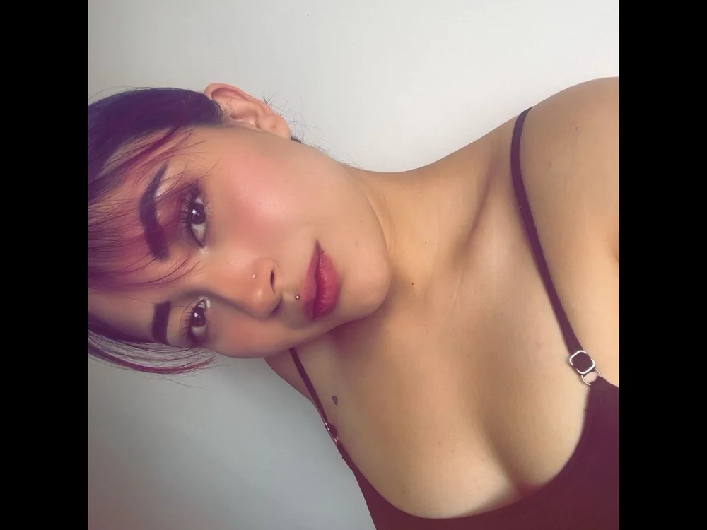 Emmily-mayerrs' Offline XXX Chat