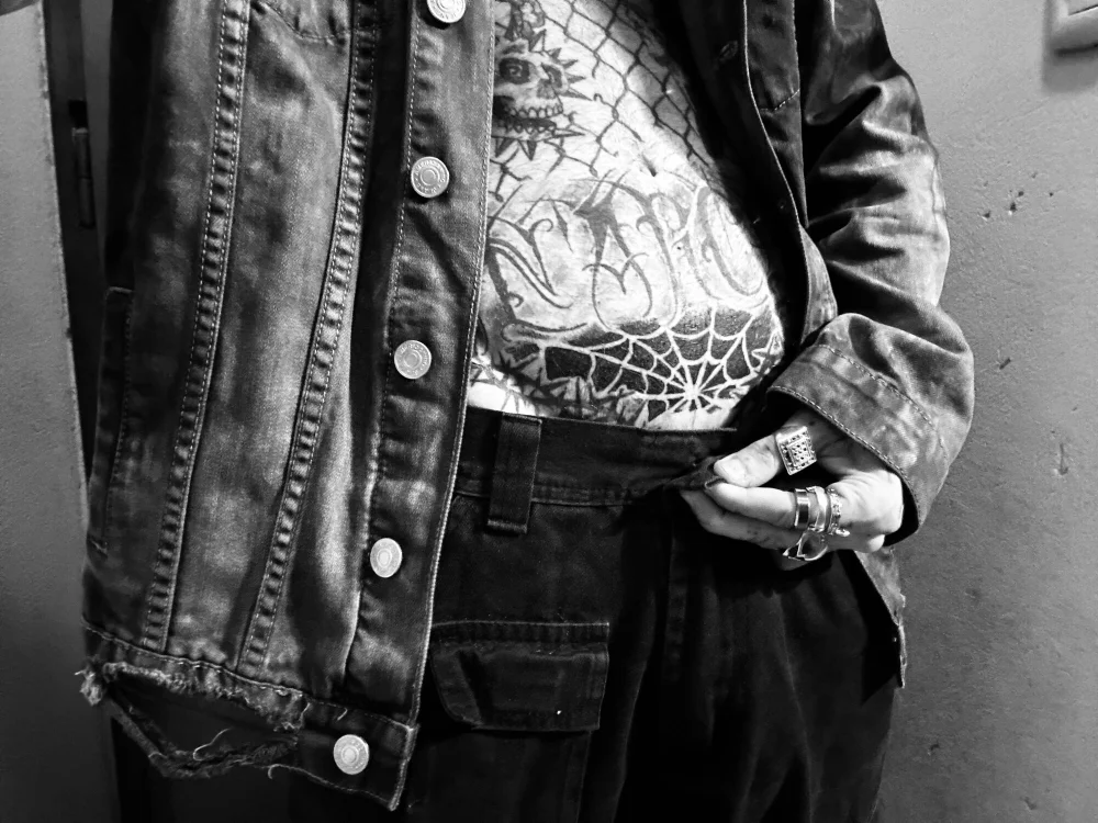 Badluckj's Offline Chat Room