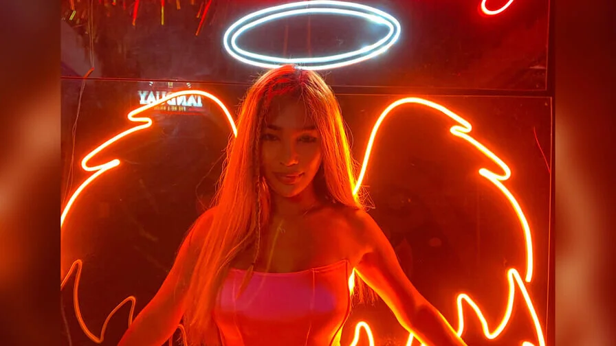 AkiFoster's Offline XXX Chat