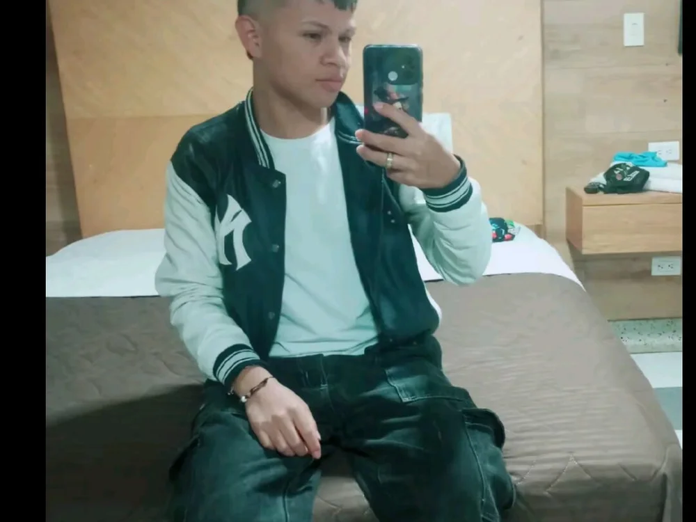 Alexis0922 offline XXX-chat