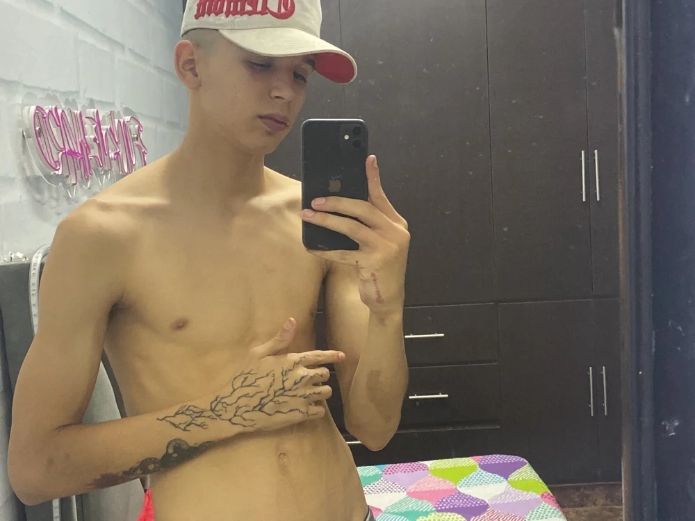 Axel_fox_08 Offline XXX-Chat