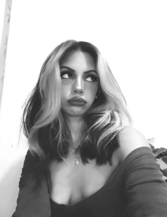 nisha_19's Offline XXX Chat