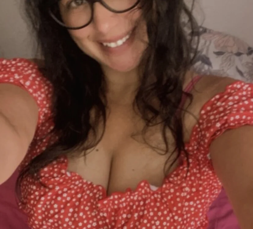 Darla_Hot's Offline Chat Room