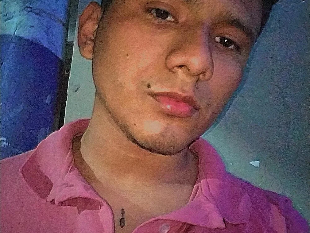 Cris_ale1218 Adlı Modelin Çevrimdışı XXX Sohbeti