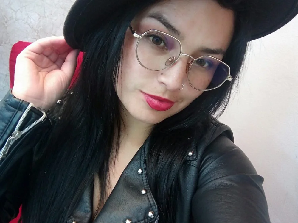 TANNIA_SLAVE's Offline XXX Chat