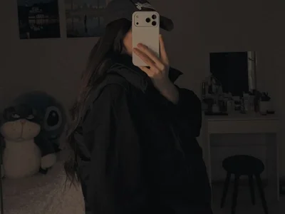 emma_dark__