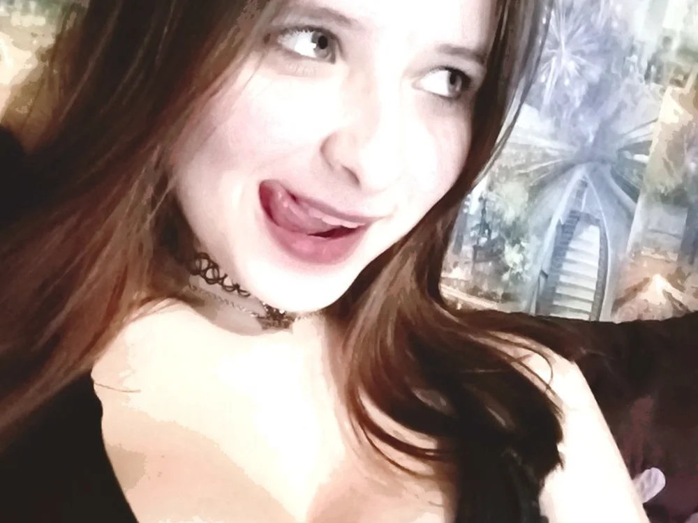 BeautifulMoon20's Offline Chat Room