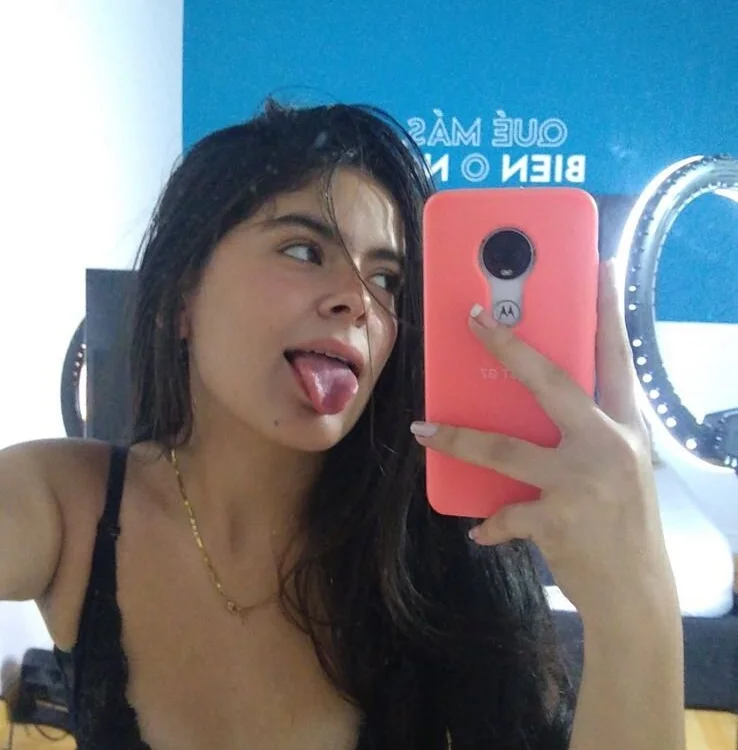 RosseDeAmore's Offline XXX Chat