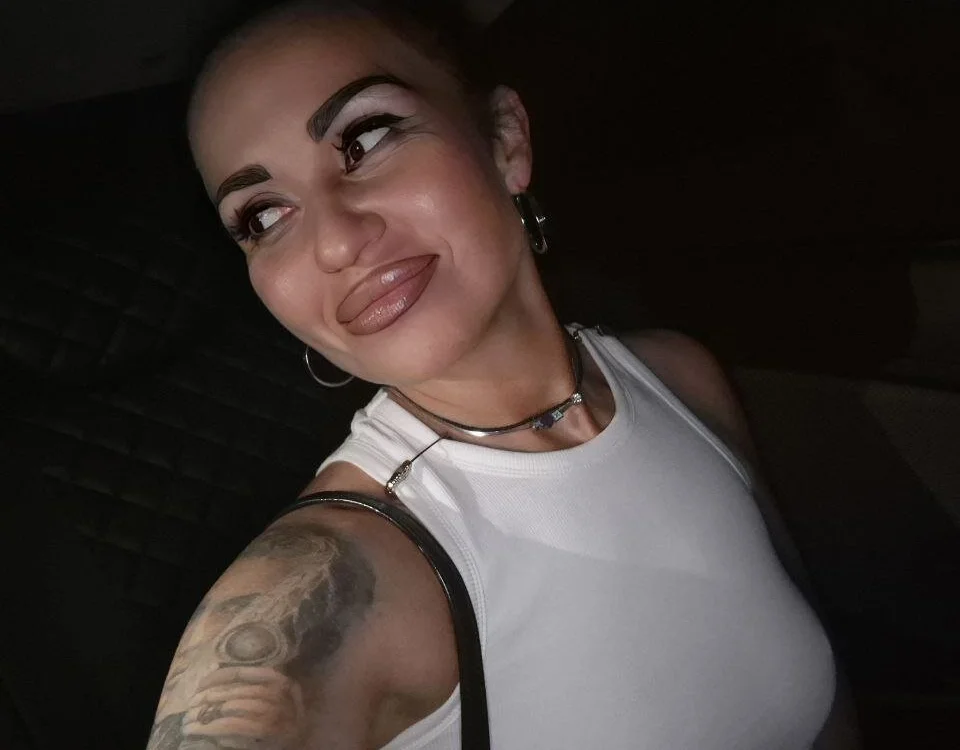 JulieCeleste's Offline Chat Room