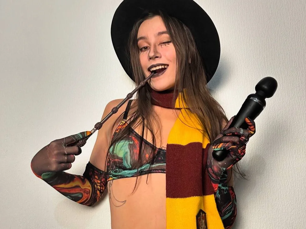 kira__tasty's Offline XXX Chat