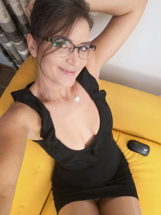 ArianaSage_ offline chatrum