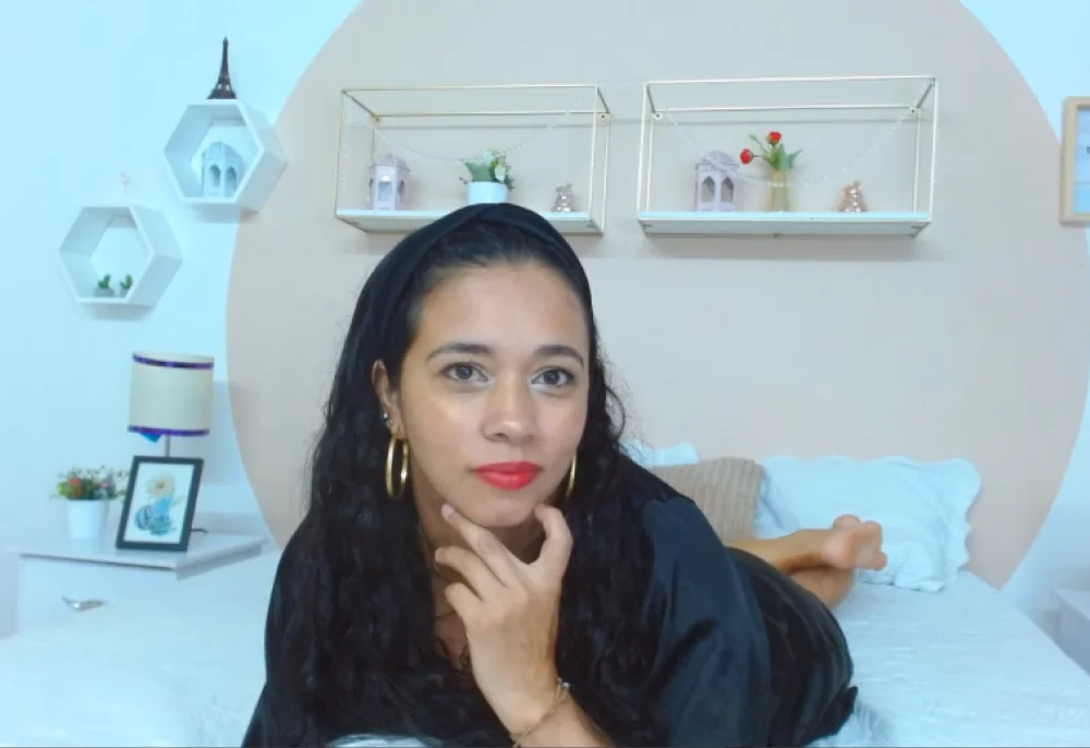 thamara_rousse_'s Offline XXX Chat