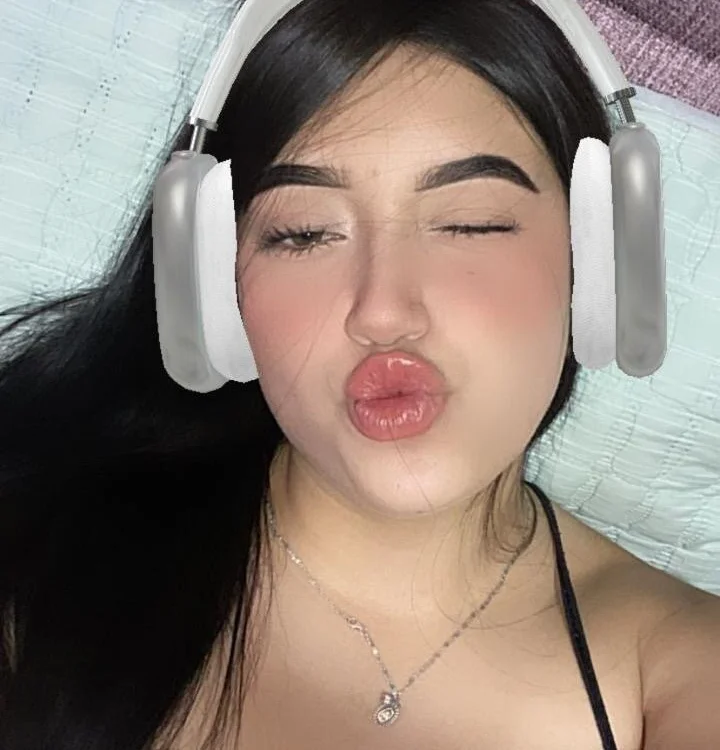 FranchescaLove_'s Offline XXX Chat