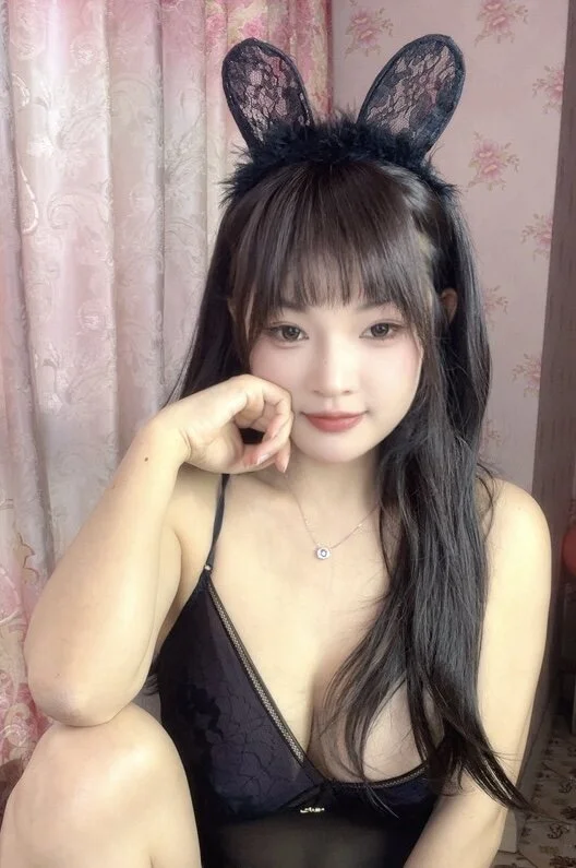 Yiyi-a- cover photo