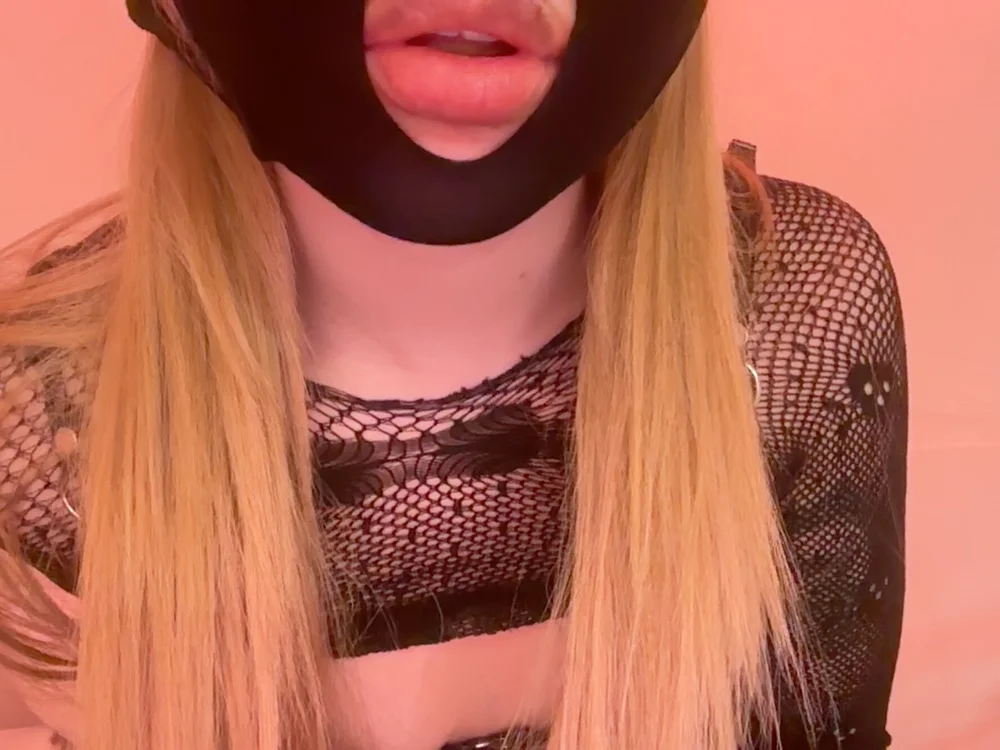 bunnibabe111's Offline Chat Room