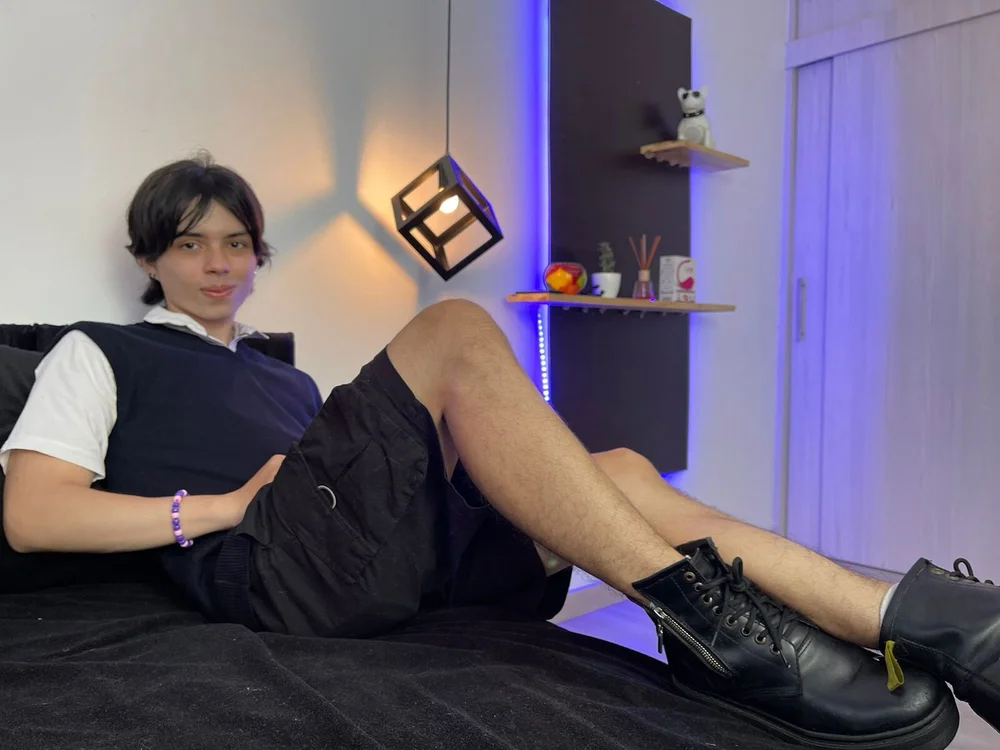 peter_blass' Offline Chat Room