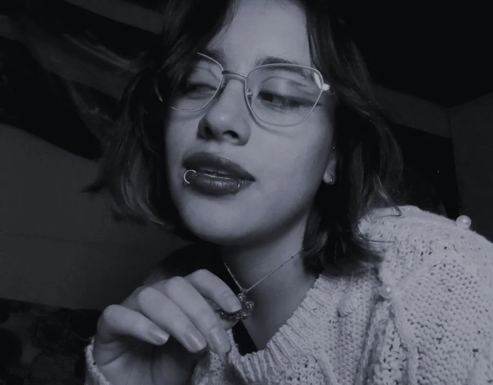 nikhole_'s Offline Chat Room