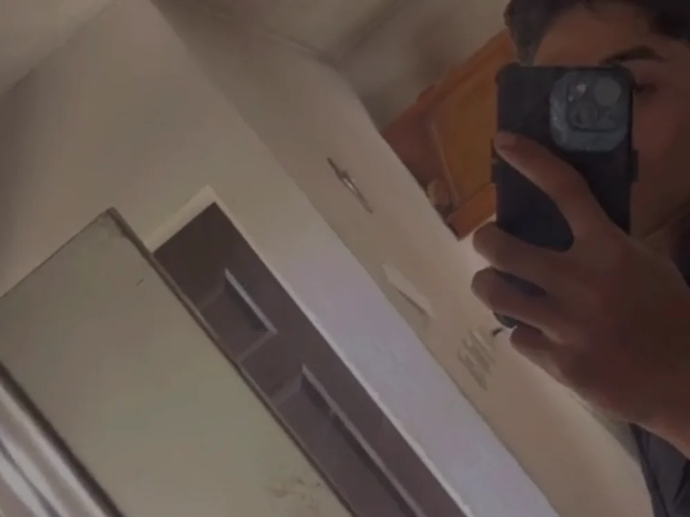 Cris122371's Offline XXX Chat