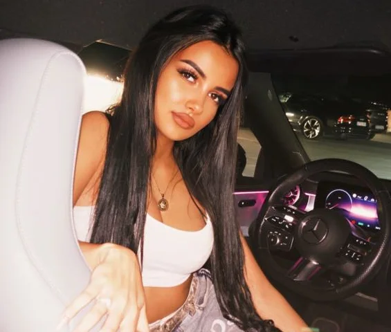 AzaleeaVoss' Offline XXX Chat