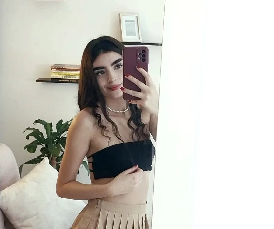 laura_Bonita 離線 XXX 聊天