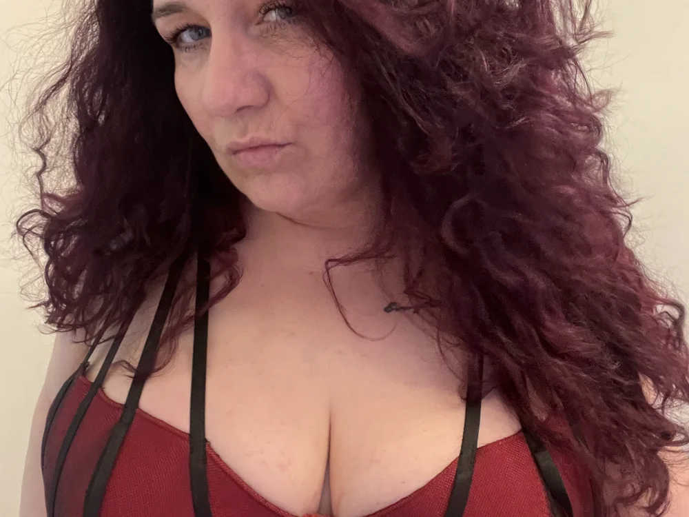 redheadbbw565's Offline Chat Room