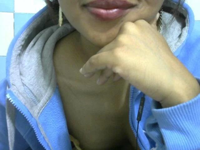 Roniquelah: συνομιλία ΧΧΧ εκτός σύνδεσης