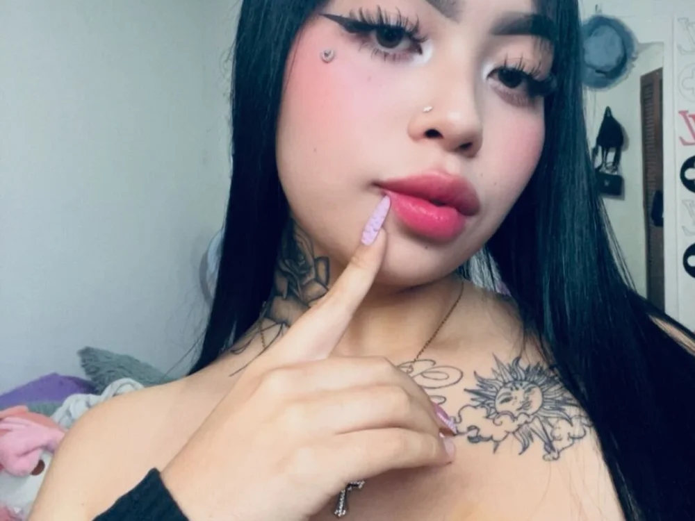 Cloe_08's Offline Chat Room