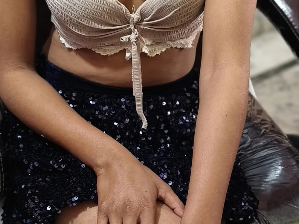 Riyaa_Kaur's Offline XXX Chat