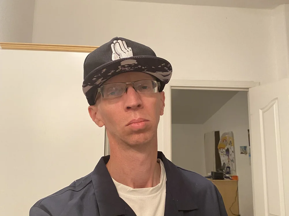kuttingedge16's Offline XXX Chat