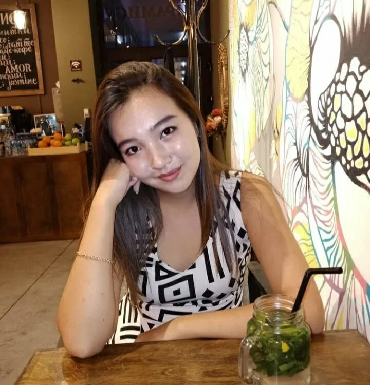 Simona_17's Offline Chat Room