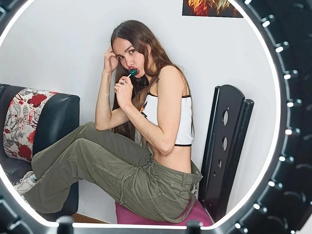 lilimoore1's Offline XXX Chat