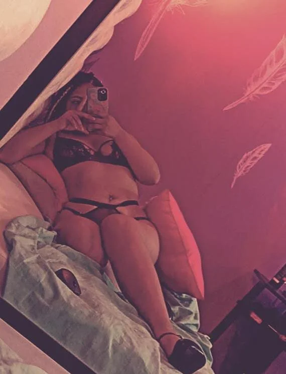 Serena_Rose_Rs' Offline XXX Chat