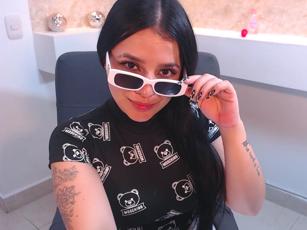 KaylaCurry's Offline Chat Room