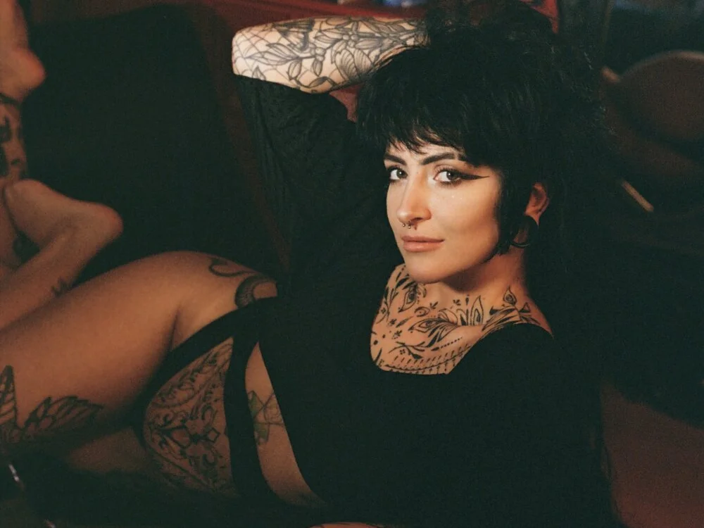 littleinkedblaise666 Adlı Modelin Canlı XXX Sohbeti