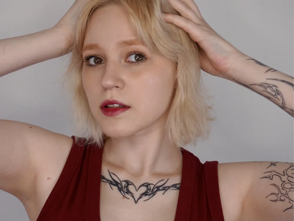 AntoninaBronstad offline chatrum