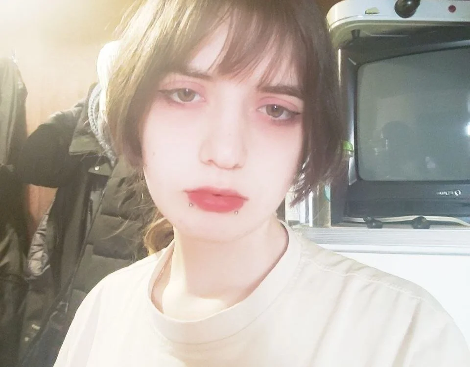 Mukhlisa_Russell offline chatrum