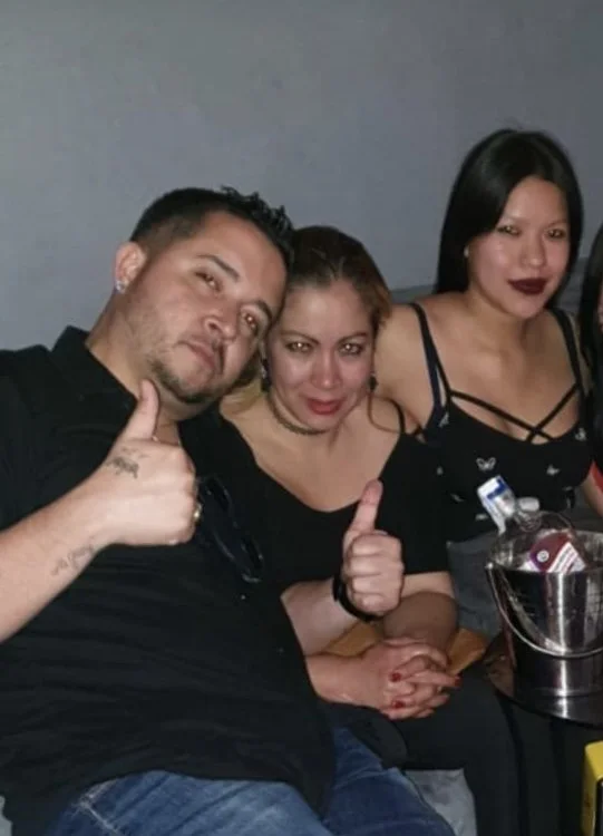 TiosYsobrina's Offline Chat Room